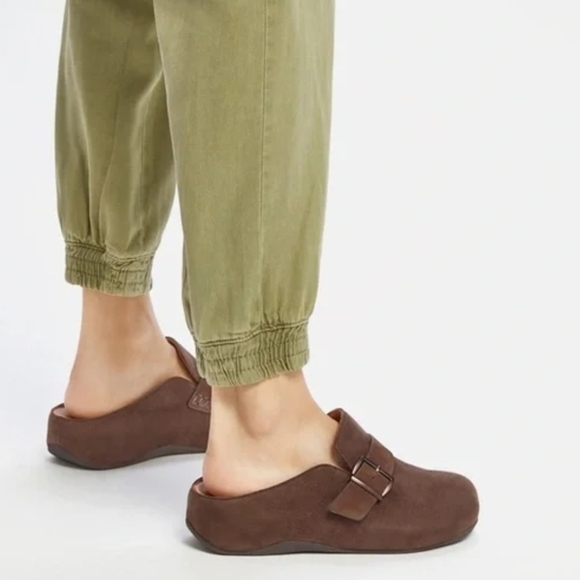 Fitflop Shuv Nubuck Chocolate Brown Buckle Strap Slip-On Clogs - Picture 9 of 9